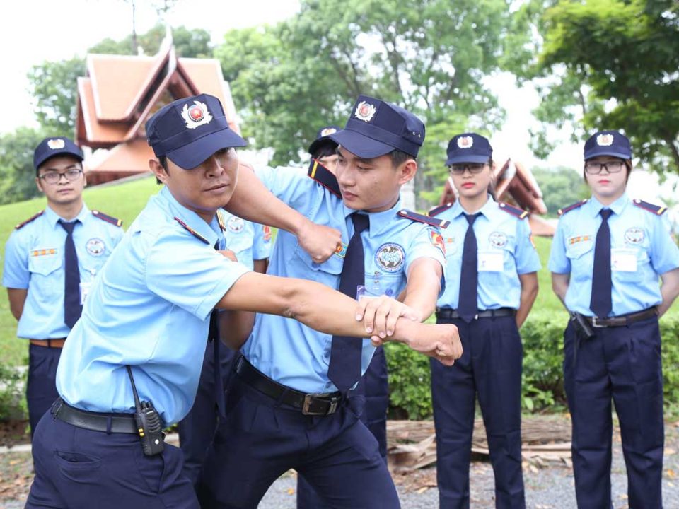 dịch vụ bảo vệ áp tải vận chuyển hàng hóa